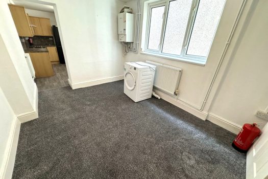 SOLD STC – 5-BEDROOM HMO PROPERTY – 119 Oxford Street, Swansea SA1 3JW