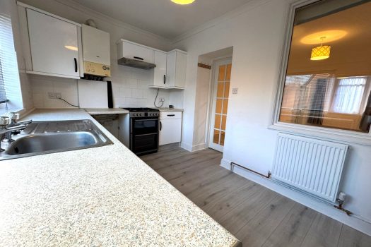 TO LET – 2 Bedroom, Terrace Green Street, Morriston SA6 8DE