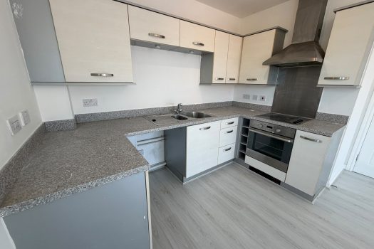 TO LET – 1 Bedroom Top Flat, Moorland Green, Goresinon, Swansea