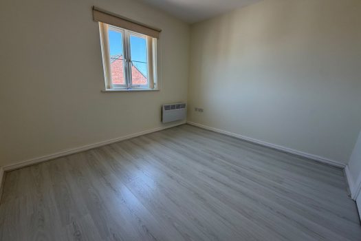 TO LET – 1 Bedroom Top Flat, Moorland Green, Goresinon, Swansea