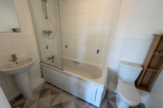 TO LET – 1 Bedroom Top Flat, Moorland Green, Goresinon, Swansea