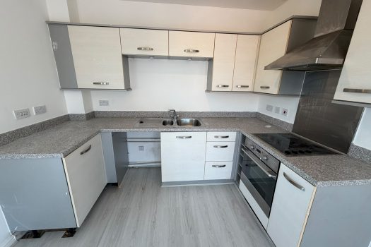 TO LET – 1 Bedroom Top Flat, Moorland Green, Goresinon, Swansea