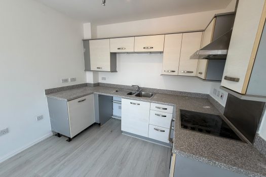 TO LET – 1 Bedroom Top Flat, Moorland Green, Goresinon, Swansea