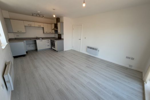 TO LET – 1 Bedroom Top Flat, Moorland Green, Goresinon, Swansea