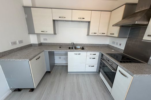 TO LET – 1 Bedroom Top Flat, Moorland Green, Goresinon, Swansea